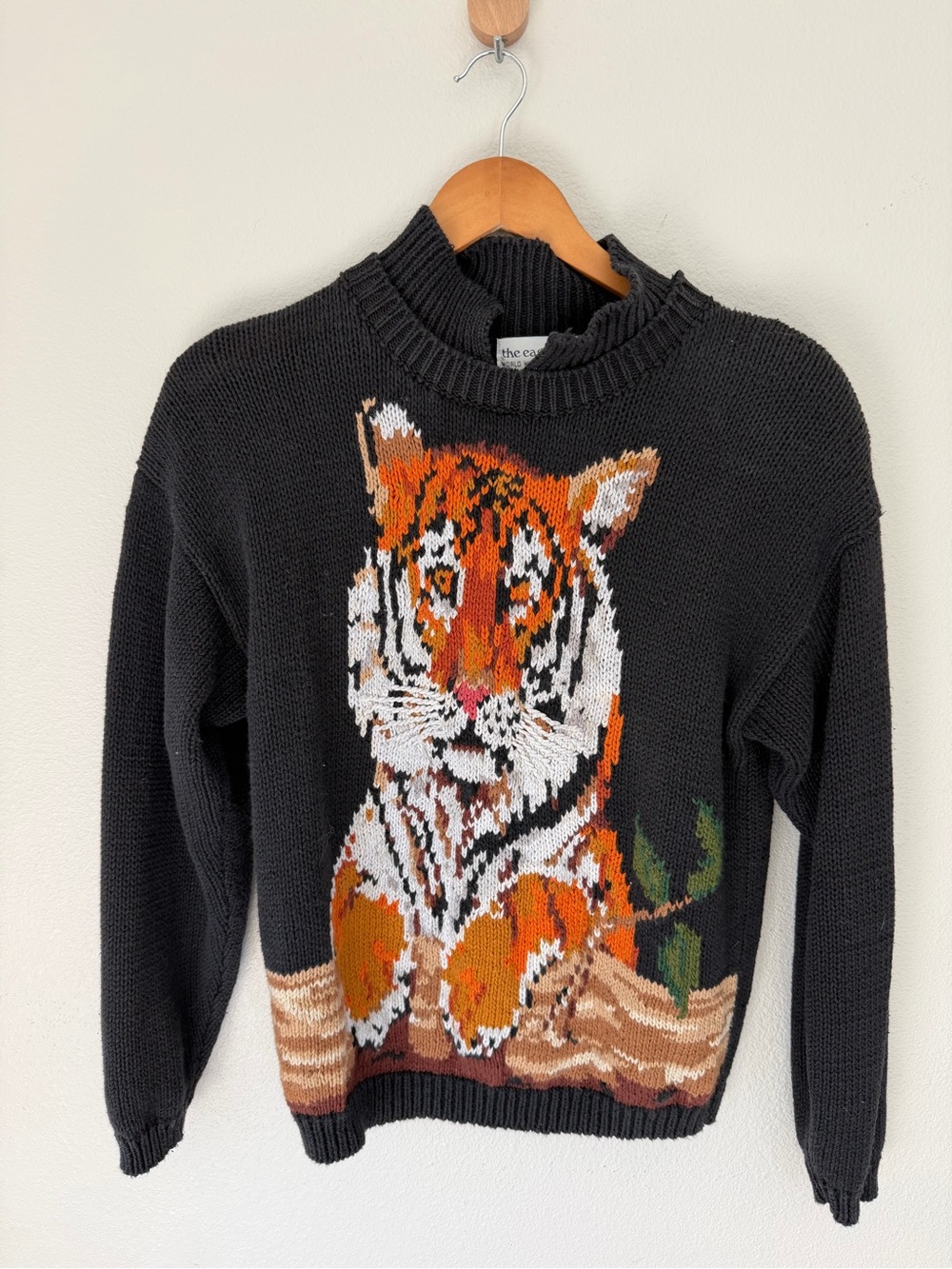 The Eagle's Eye World WildLife Collection
Vintage 1993 Tiger Sweater